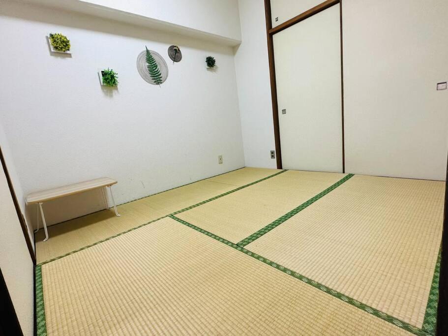 A Traditional With A View Of Tsutenkaku Ōsaka